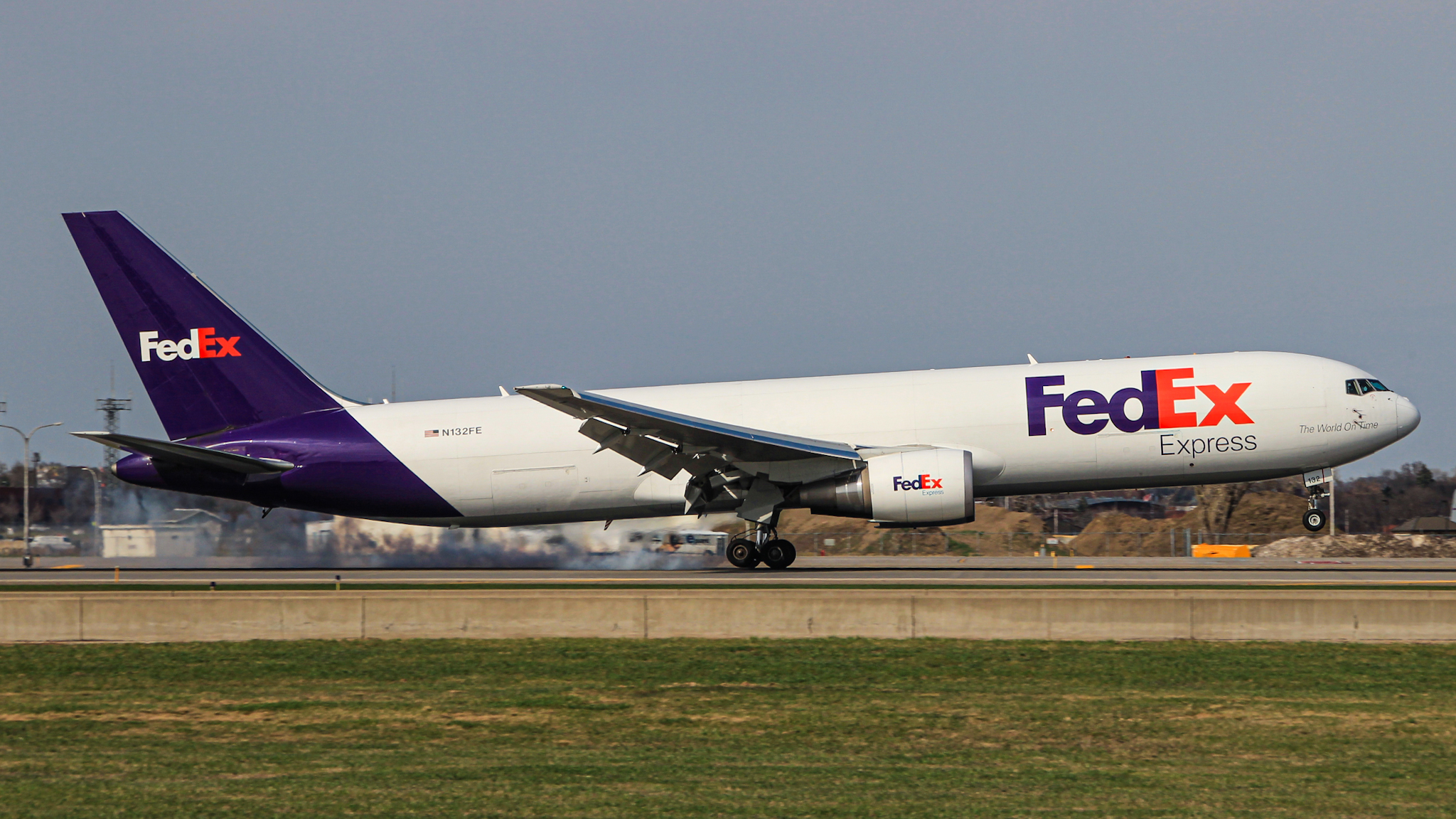 Full size: Fedex  Boeing 767-300F N132FE at Minneapolis-St Paul International/Wold-Chamberlain Airport